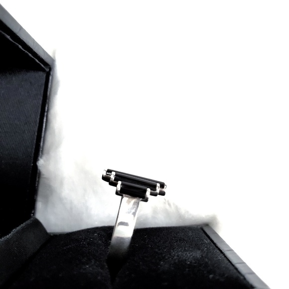 Movado Onyx and Silver Ring size 5.5 - Picture 2 of 6